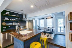 冰箱、茶具/咖啡用具、高脚椅、厨具/餐具