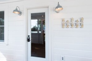 Exterior - Authentic 1940's renovated Folly cottage! (Charleston)