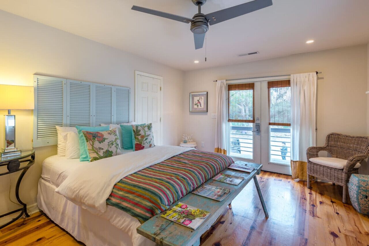 3 bedrooms, desk, iron/ironing board, travel crib