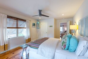 3 bedrooms, desk, iron/ironing board, travel cot