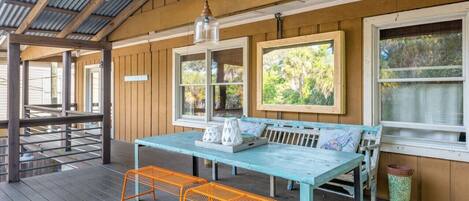 屋外ダイニングエリア