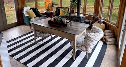 House on private 400 acre mountaintop farm!