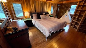 3 bedrooms, desk, iron/ironing board, travel crib