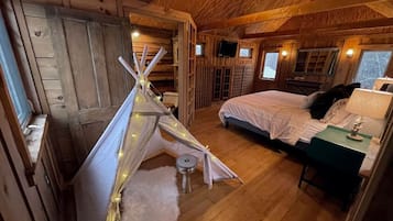 3 quartos, escrivaninha, ferros/tábuas de passar roupa, berço de viagem