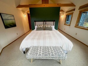 3 bedrooms, desk, iron/ironing board, travel cot