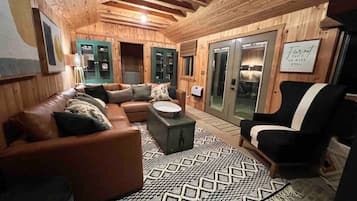 TV, fireplace, stereo