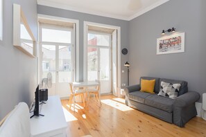 Living area - Liiiving in Porto-Silver Light Apartment (Porto)