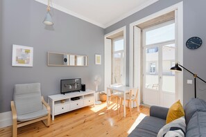 Living area - Liiiving in Porto-Silver Light Apartment (Porto)
