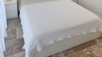 1 bedroom, iron/ironing board, travel cot, WiFi