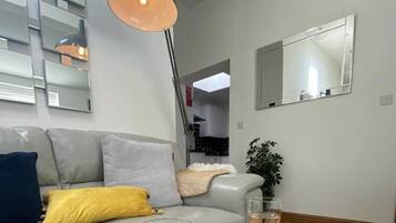 Apartemen | Area keluarga | TV