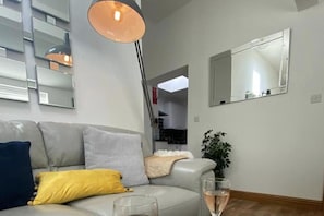 Apartment | Living area | TV