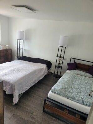 1 Schlafzimmer, Reisekinderbett, kostenloses WLAN, Bettwäsche