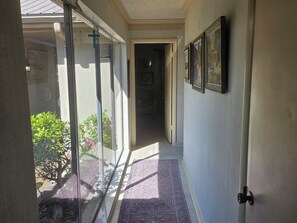 Interior - Serene Lakefront North Tampa Top-Notch 4-bed Courtyard Home Golf Cart Getaway (Tampa)