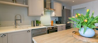 The Forge - cottage with hot tub hat sleeps 4 guests in 2 bedrooms