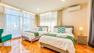 6 bedrooms, desk, iron/ironing board, travel cot