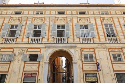 Sirocco - A Cozy Shelter adjacent to Garibaldi Street.