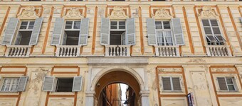 Sirocco - A Cozy Shelter adjacent to Garibaldi Street.