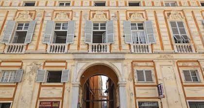 Sirocco - A Cozy Shelter adjacent to Garibaldi Street.