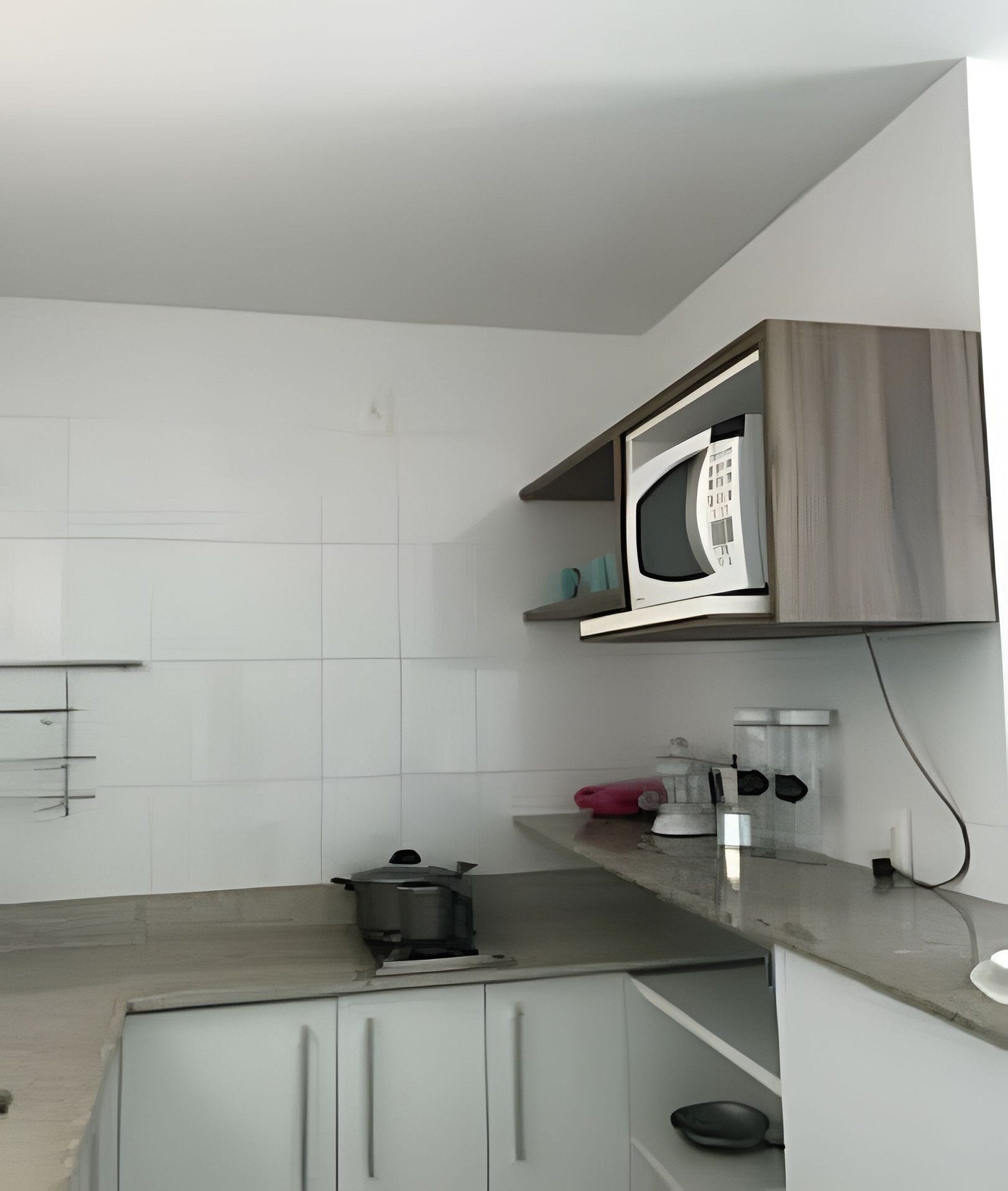 Apartamento básico | Cozinha privada | Geladeira grande, micro-ondas, talheres/pratos/utensílios de cozinha