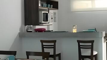 Basic Apartment | Dining