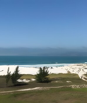 Basic Suite | Beach | Beach nearby, white sand - Flat Mandai Cabo Frio (Cabo Frio)