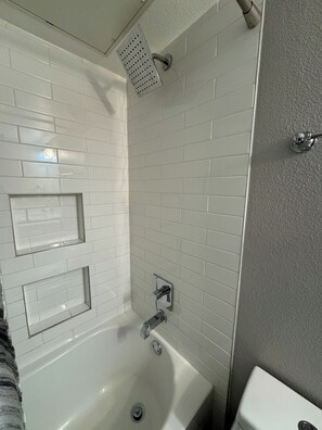 ヘアドライヤー、タオル、石鹸、シャンプー