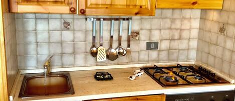 Fridge, oven, stovetop, toaster