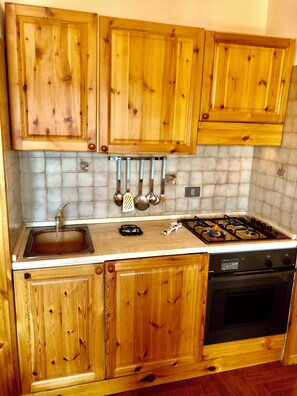 Kühlschrank, Ofen, Herdplatte, Toaster