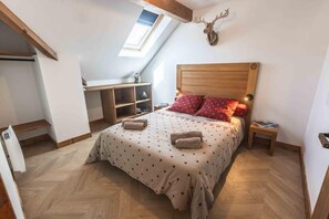 3 bedrooms, iron/ironing board, travel cot, free WiFi