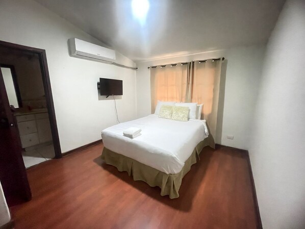 1 chambre, fer et planche à repasser, Wi-Fi, literie fournie