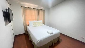 1 habitación, tabla de planchar con plancha, wifi y ropa de cama