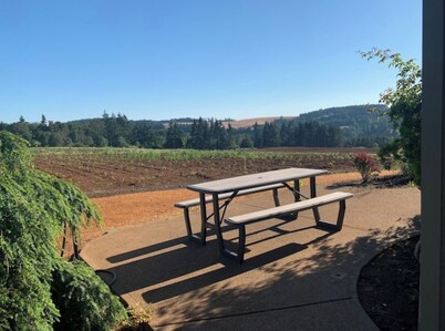 Silverton Hills retreat near Silver Falls