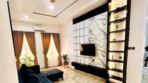 家庭複式房屋, 陽台 | 起居區