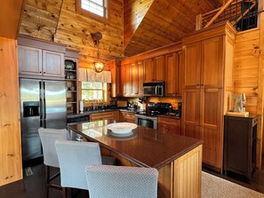 Fridge, microwave, oven, stovetop - Picturesque Log Home, Family Fun with Scenic Views (Champion)