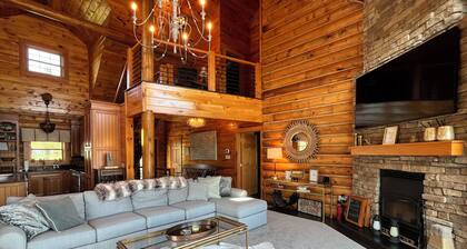 Picturesque Log Home, Family Fun with Scenic Views