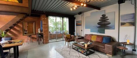 Télévision, chaîne hi-fi