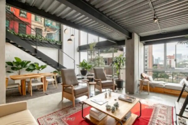 Interior - Designer Loft w Soundproof Glass beside El Cielo! (Medellín)
