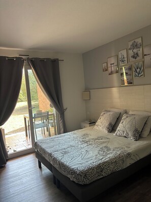 1 chambre, fer et planche à repasser, Wi-Fi, draps fournis