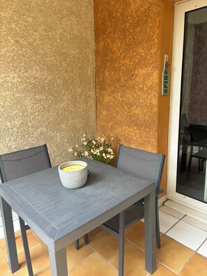 Outdoor dining - Studio 1 room + pools  (Arles)