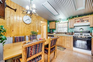 Fridge, microwave, oven, stovetop - Cotopaxi Getaway w/ Deck: 17 Mi to Royal Gorge (Cotopaxi)