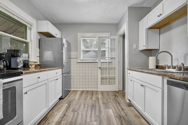 Køleskab, mikrobølgeovn, ovn, kogeplade