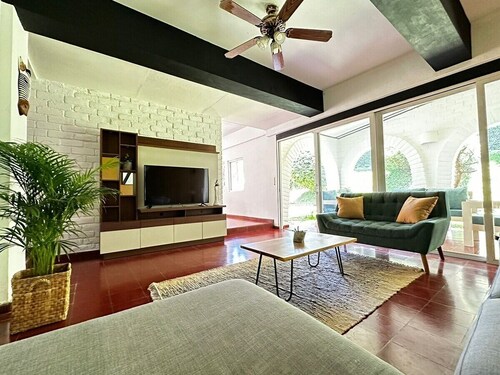 [New!] Outstanding BIG 5-Bedroom House in San Benito with Big Garden!
