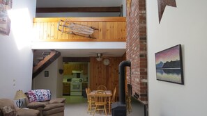 Interior - Official Seasons RMC Condo - 2 bedrooms + loft - sleeps 8 - No Fees (Bartlett)