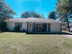 Exterior - Adorable Home Close to Everything!  (Kokomo)