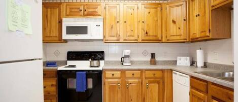 Fridge, microwave, stovetop, dishwasher