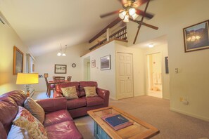 TV, DVD player, table football, ping pong - Official Seasons RMC Condo 02F - 1 bedroom + loft - sleeps 8 - No Fees (Bartlett)