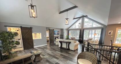 Beautiful Private Waterfront Cottage