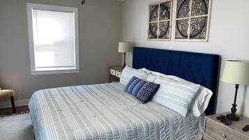 3 chambres, bureau, fer et planche à repasser, lit parapluie