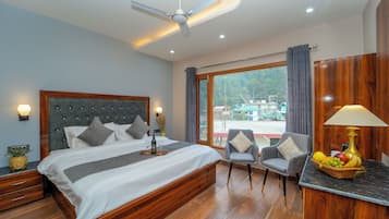 Phòng Deluxe, ban công, quang cảnh thành phố | Bộ đồ giường cao cấp, truy cập Internet không dây miễn phí