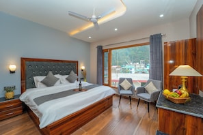 Deluxe Room, Balcony, City View | Premium bedding, free WiFi, bed sheets - Kasol ArtHouse -The Treasure of Himalayas (Bhuntar)